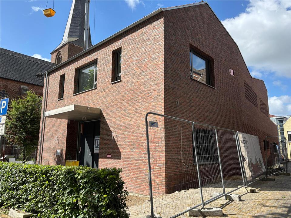 Vorderansicht des neuen Pfarrheims "Gemeinschaftshaus Martinus".