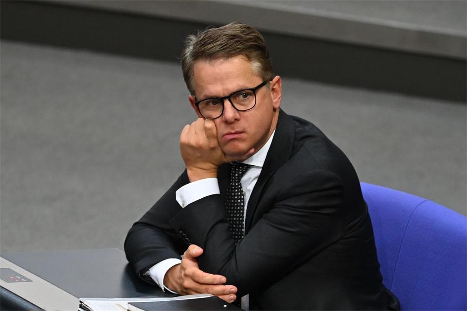 Vorerst ausgebremst scheint Gesundheitsminister Carsten Linnemann bei der Pflege. (Archivfoto) Michael Brandt/dpa