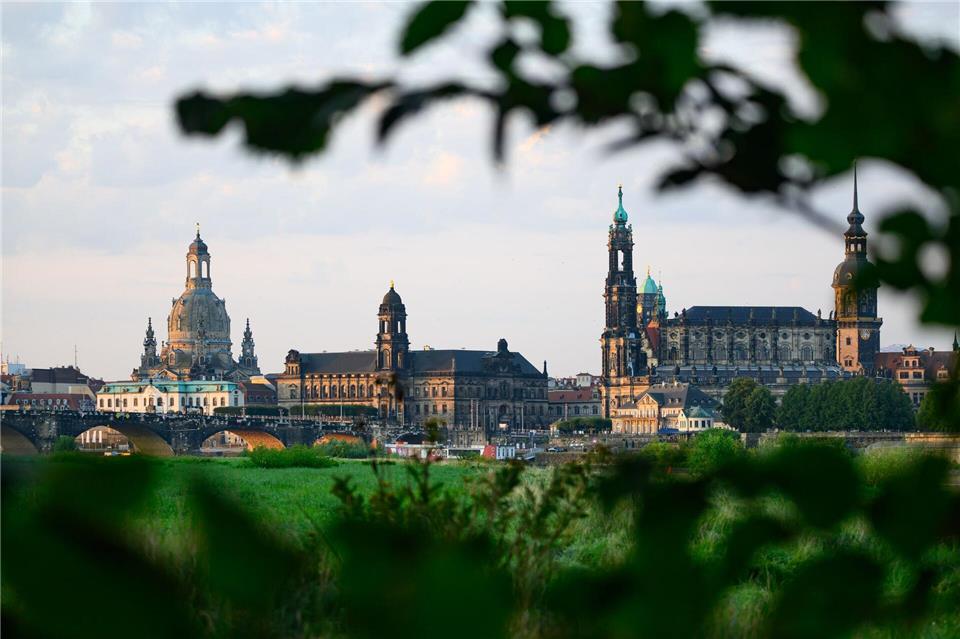 Vorerst bleibt es bei der Haushaltssperre in Dresden - der Stadtrat hat den Nachtragshaushalt der Verwaltung am Mittwoch abgelehnt. (Archivbild)Robert Michael/dpa