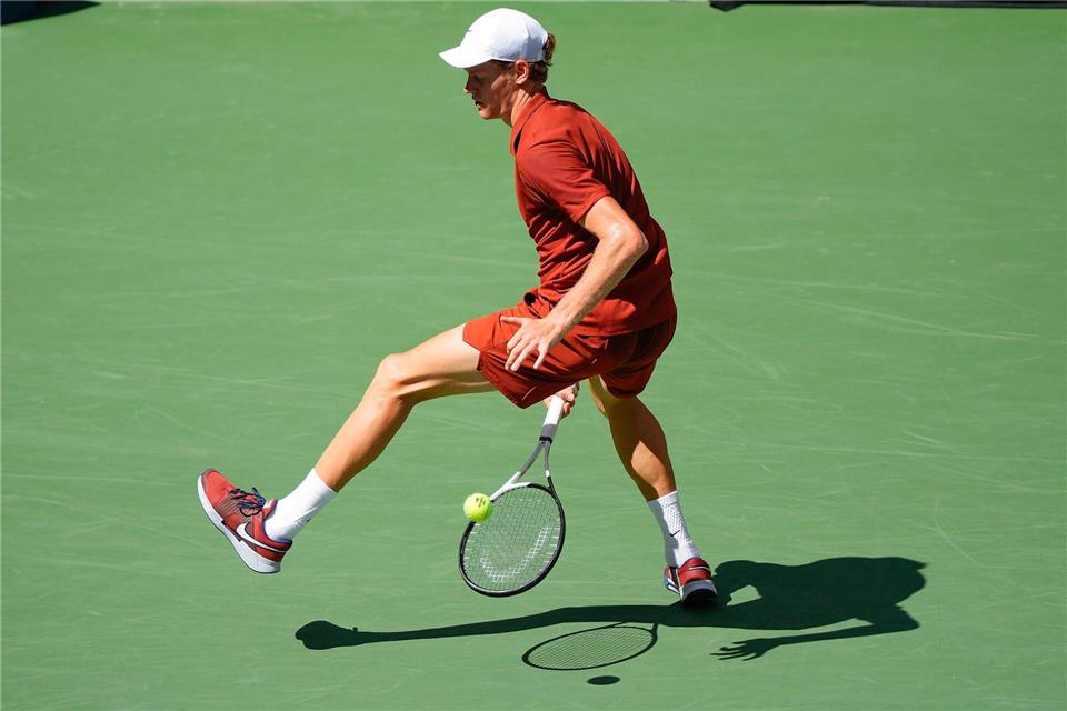Vorjahreschampion Jannik Sinner hatte zum Auftakt der US Open leichtes Spiel. Yuki Iwamura/AP/dpa