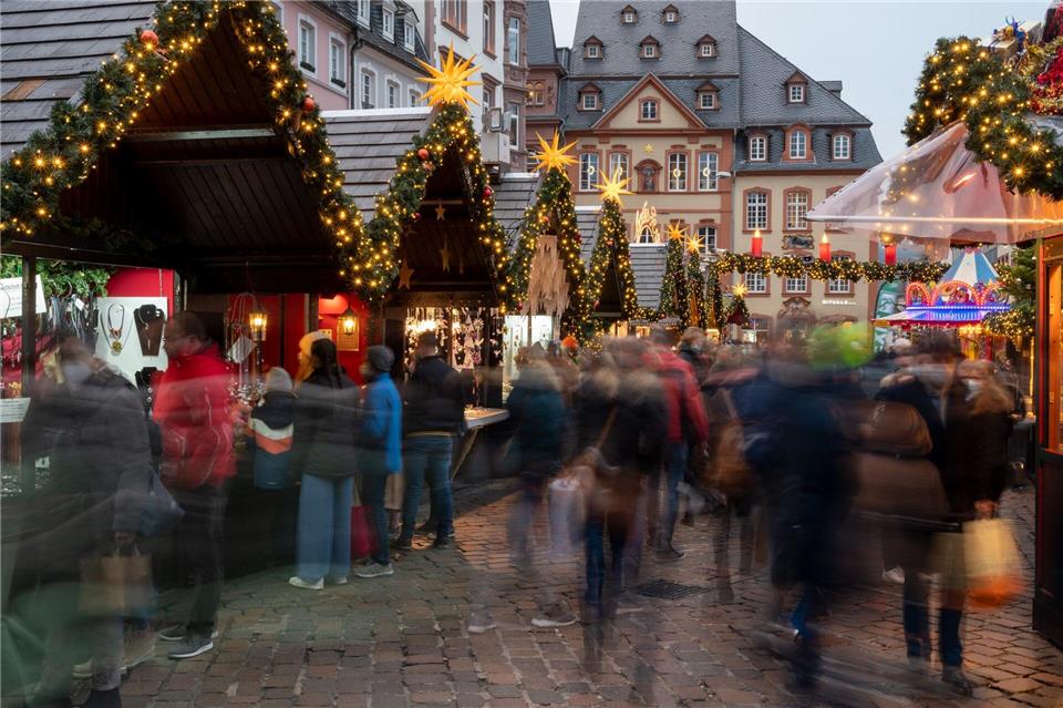 Vorsicht: Diebe nutzen gern den Trubel und die Enge auf Weihnachtsmärkten, um Beute zu machen.picture alliance/dpa