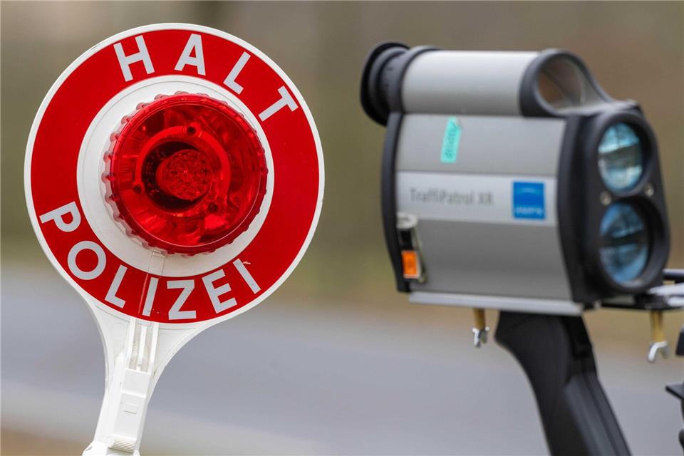 Blitzermarathon: Mehr als 100 Kontrollstellen in Thüringen Vorsicht, Kontrolle: Am Mittwoch wird die Thüringer Polizei an über 100 Orten die Geschwindigkeit kontrollieren. (Symbolbild)Stefan Sauer/dpa