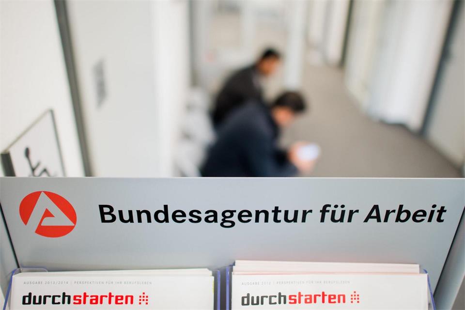 Vorsichtiger Optimismus in Bremen: Wieder mehr Menschen haben Arbeit. (Symbolbild)picture alliance / dpa