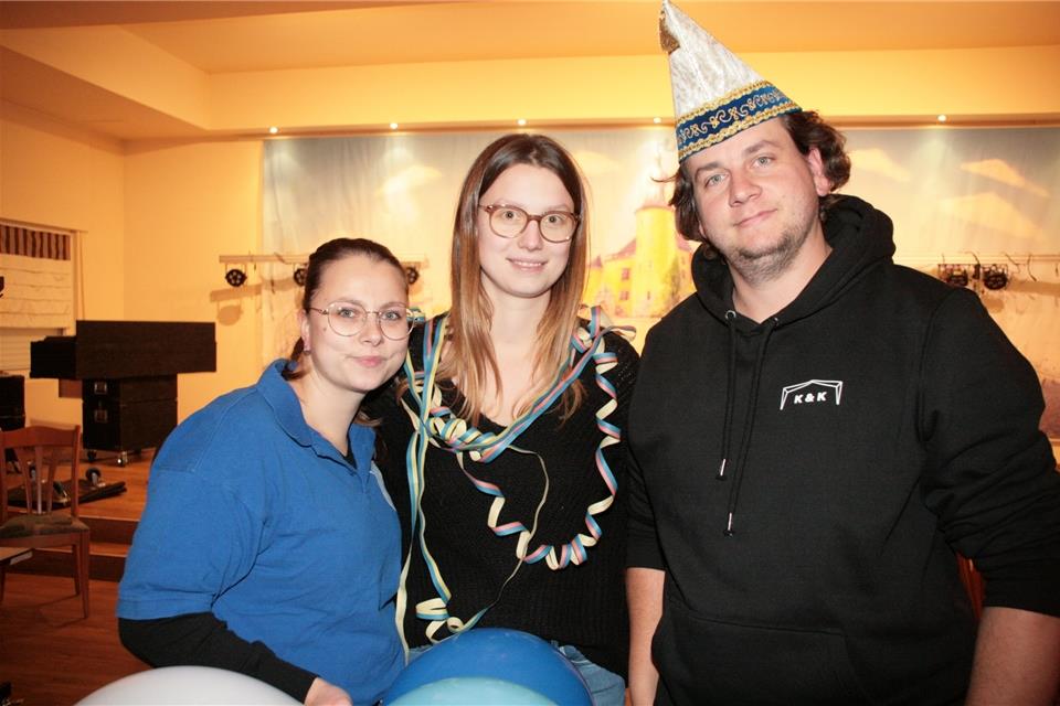 Vorsitzende Marina Heming, Ann-Kathrin Limberg und Lukas Heming (v. l.) blicken trotz Schwierigkeiten optimistisch auf die Session.