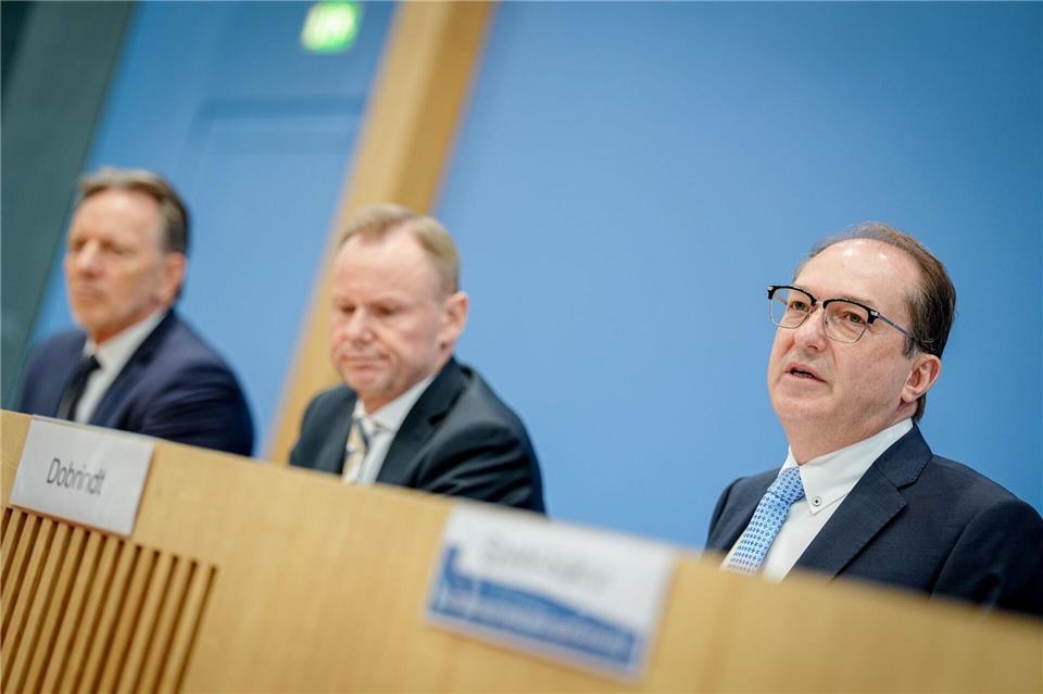Vorsitzender der Innenministerkonferenz von Bund und Ländern ist aktuell Hamburgs Innensenator, Andy Grote (M). (Archivbild)Kay Nietfeld/dpa