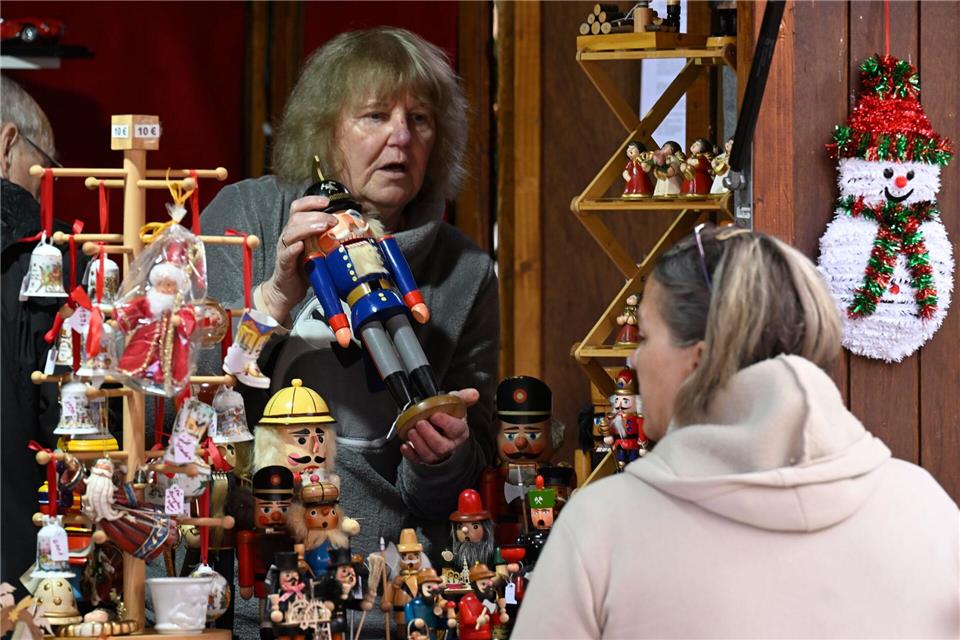 Vorweihnachtstreiben Anfang November: In Essen-Steele hat der Weihnachtsmarkt geöffnet.Roberto Pfeil/dpa