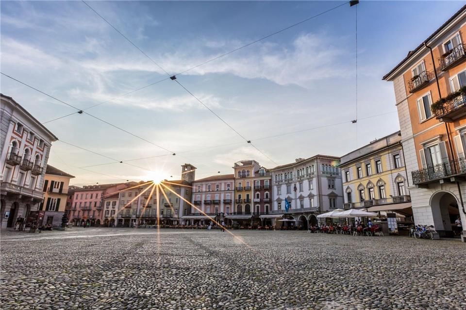 Vorzeigeplatz in Locarno ist die Piazza Grande.Alessio Pizzicannella/Ascona Locarno Tourism/dpa-tmn