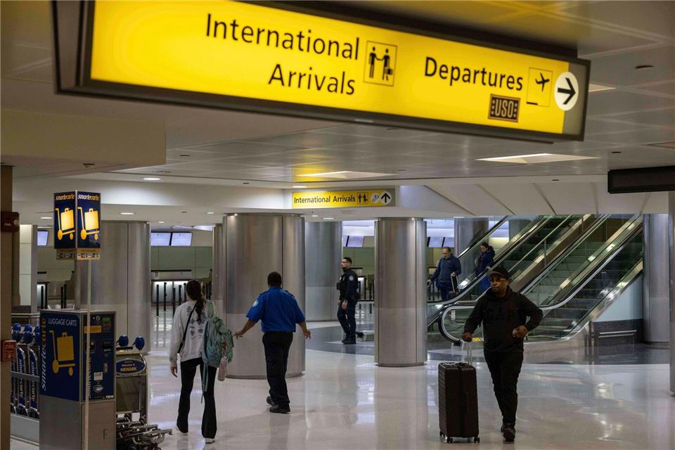 WM-Fans wird die Einreise in die USA erleichtert. (Symbolbild)Yuki Iwamura/FR171758 AP/AP/dpa