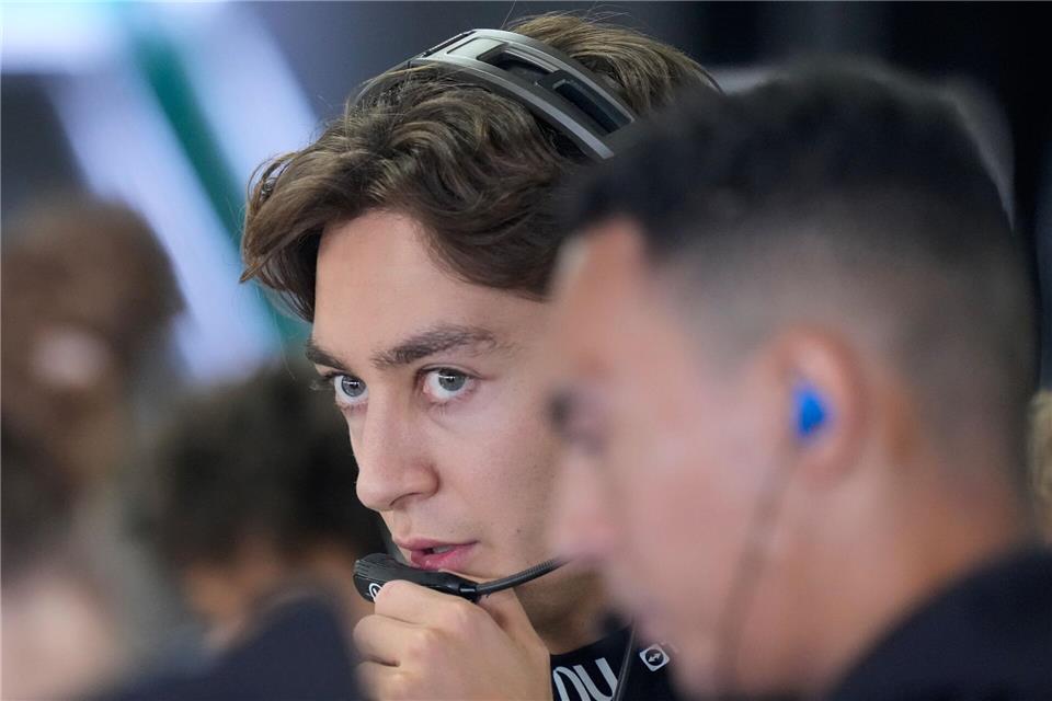 WM-Spitzenreiter George Russell musste sich im Japan-Training geschlagen geben. Eugene Hoshiko/AP/dpa