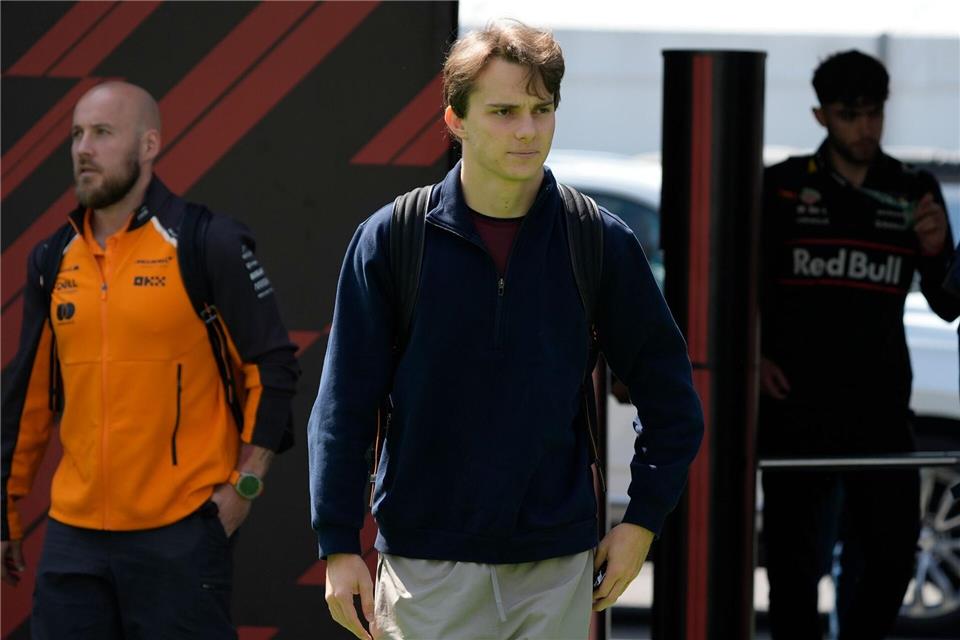 WM-Spitzenreiter Piastri: Keine Gedanken an Verstappen  WM-Spitzenreiter Oscar Piastri will sich nicht vom wiedererstarkten Max Verstappen ablenken lassen. Fernando Llano/AP/dpa