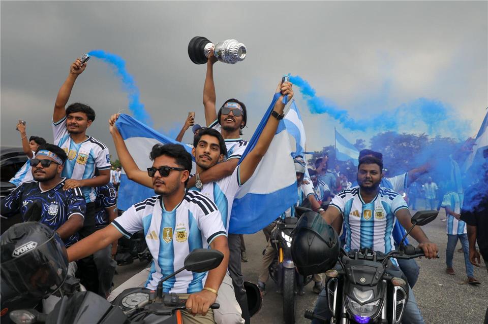 WM-Zeit heißt in Bangladesch Argentinien-Zeit. (Archivbild)Abu Sufian Jewel/ZUMA Press Wire/dpa