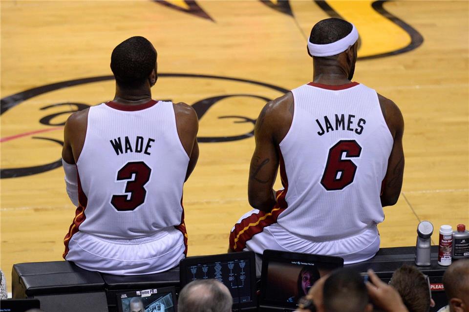 NBA-Star James: PR-Scherz statt Zukunftsentscheidung Wade und James gewannen mit Miami gemeinsam zwei Titel.picture alliance / dpa
