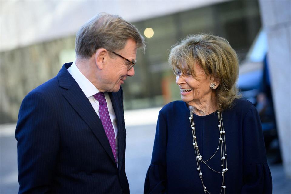Wadephul und Knobloch trafen sich zu einem Gespräch im Gemeindehaus am Jüdischen Zentrum München.Bernd von Jutrczenka/dpa