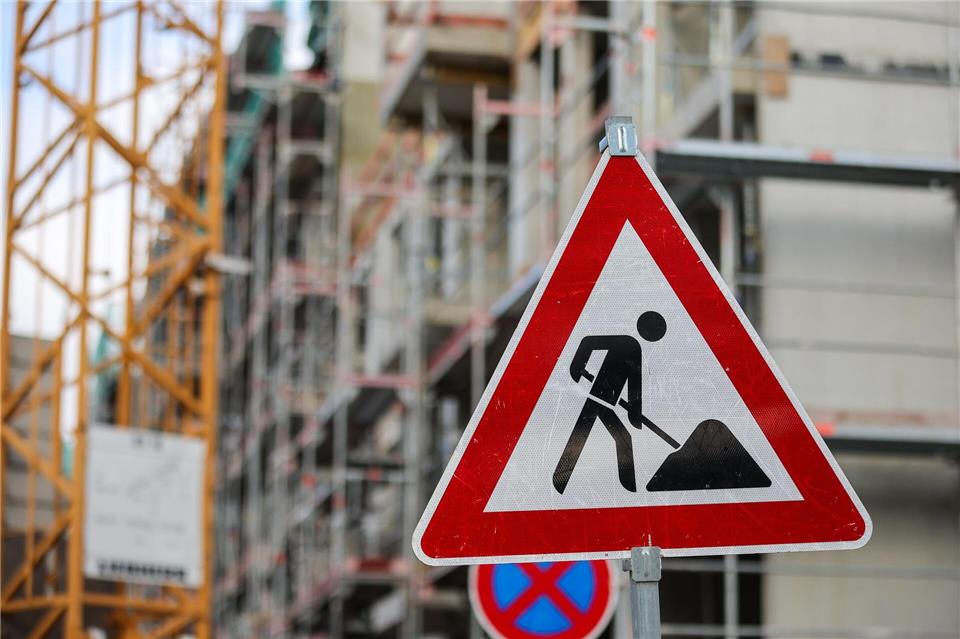 Während Berlin und Brandenburg wachsen, bremsen Rückgänge im öffentlichen Bau in Sachsen und Sachsen-Anhalt. (Symbolbild)Jan Woitas/dpa