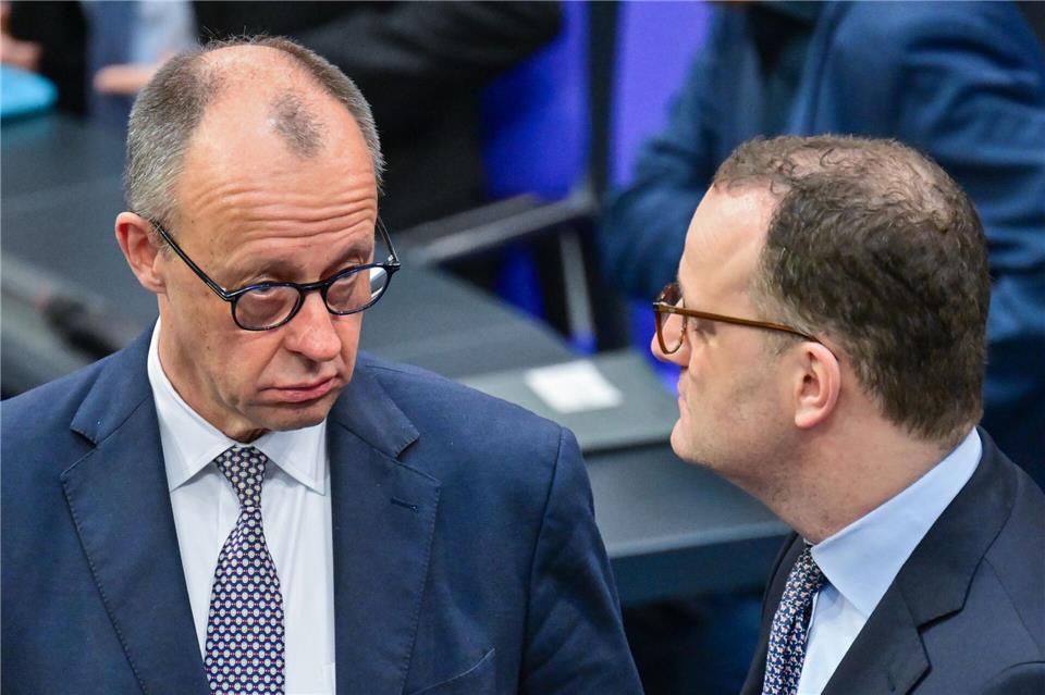 Während Spahn sich gefangen hat, steckt der Kanzler in der Krise. (Archivfoto)Sebastian Christoph Gollnow/dpa