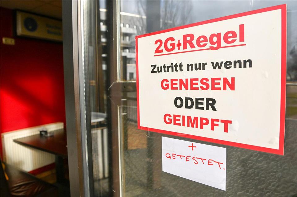 Während der Corona-Pandemie galten zahlreiche Einschränkungen mit Maskenpflicht und Zugangsregeln bis hin zu Lockdowns. (Archivbild)Jens Kalaene/dpa-Zentralbild/dpa