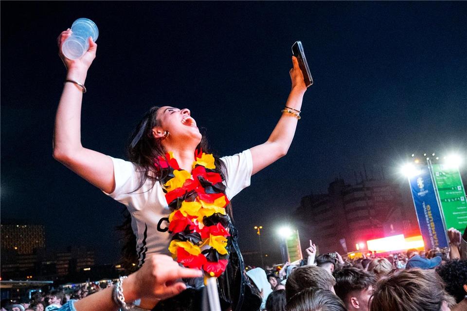 Während der Fußball-EM 2024 wurden auf dem Heiligengeistfeld rauschende Partys gefeiert. (Archivbild)Daniel Bockwoldt/dpa