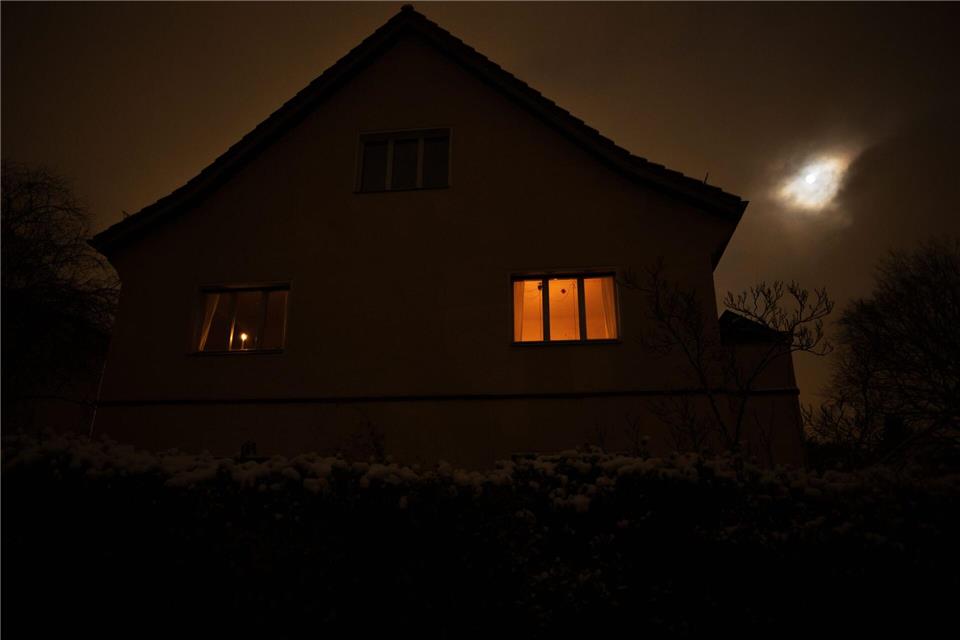 Während des Stromausfalls im Berliner Südwesten im Januar zogen mehrere Tausend Betroffene vorübergehend in Hotels. (Archivbild) Carsten Koall/dpa