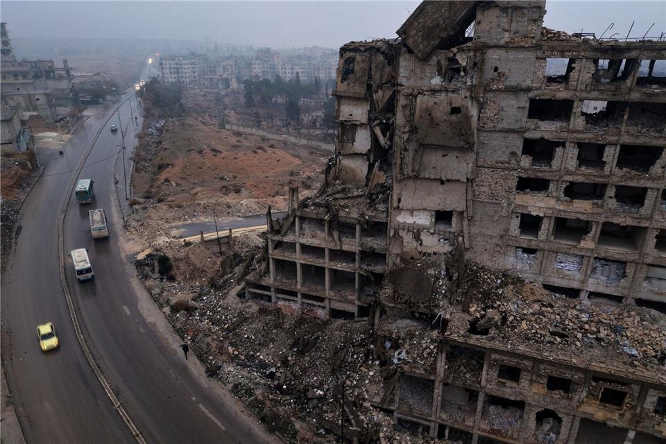 Während die Kriegsspuren in einigen Regionen Syriens kaum zu sehen sind, ist die Zerstörung andernorts immer noch groß. (Archivfoto)Omar Albam/AP/dpa