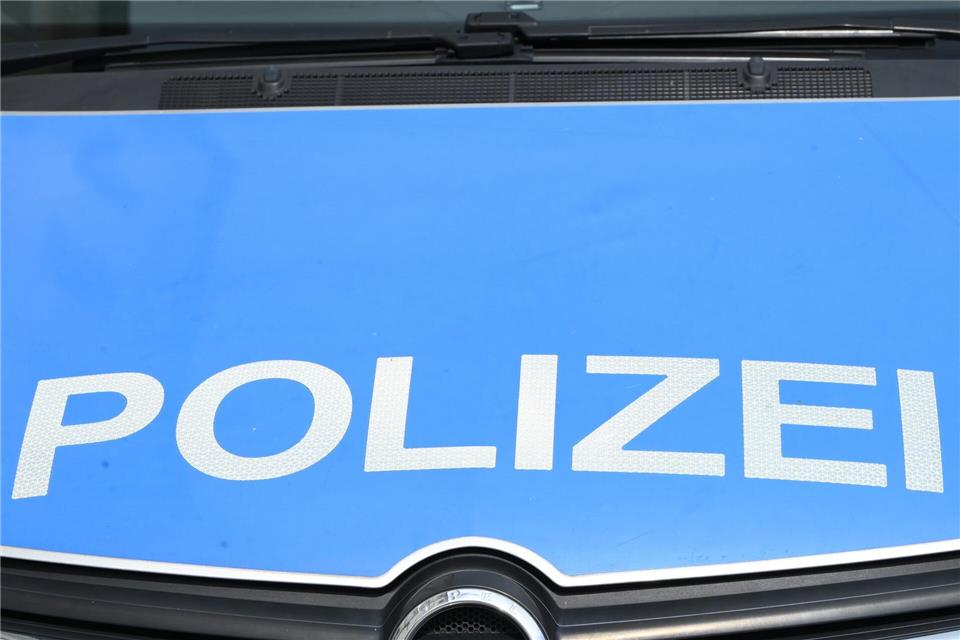 Während einer Demo in Erfurt sind Polizeibeamte und ein Medienvertreter angegriffen worden. (Symbolbild)Malin Wunderlich/dpa