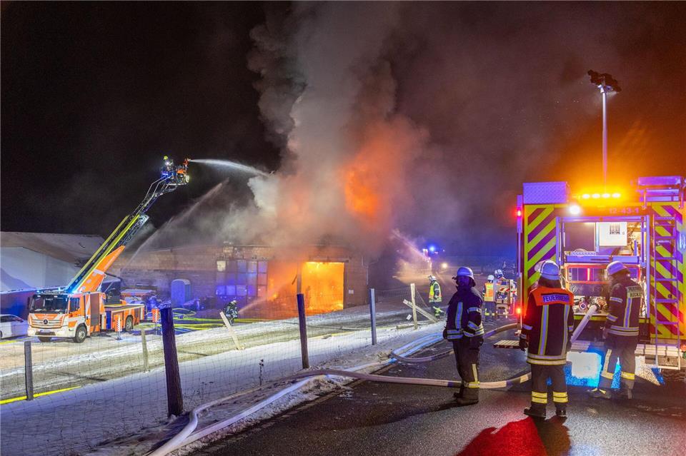 Während eines Löscheinsatzes ist ein Feuerwehrmann gestorben.S.Weber/Fuldamedia/dpa