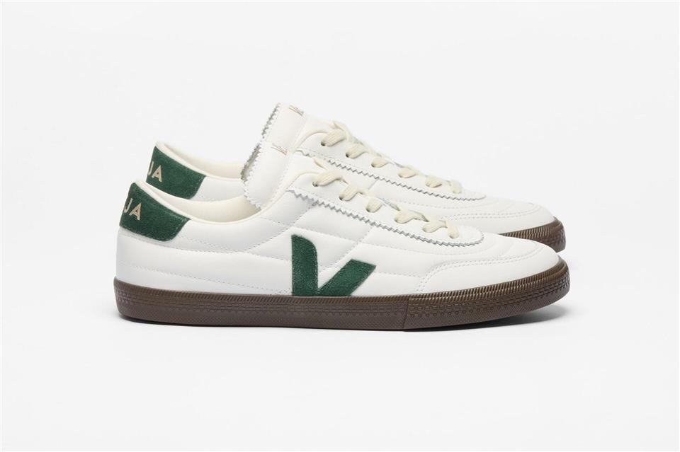 Polka Dots bis Balletcore: Diese 12 Mikrotrends erwarten uns Während vor Kurzem noch Chunky Sneaker, also die mit XL-Sohle im Trend lagen, wird es jetzt dünn, schmal und fast schon futuristisch. Wie die Torpedo-Sneaker von Veja (ca. 140 Euro).Veja/dpa-tmn