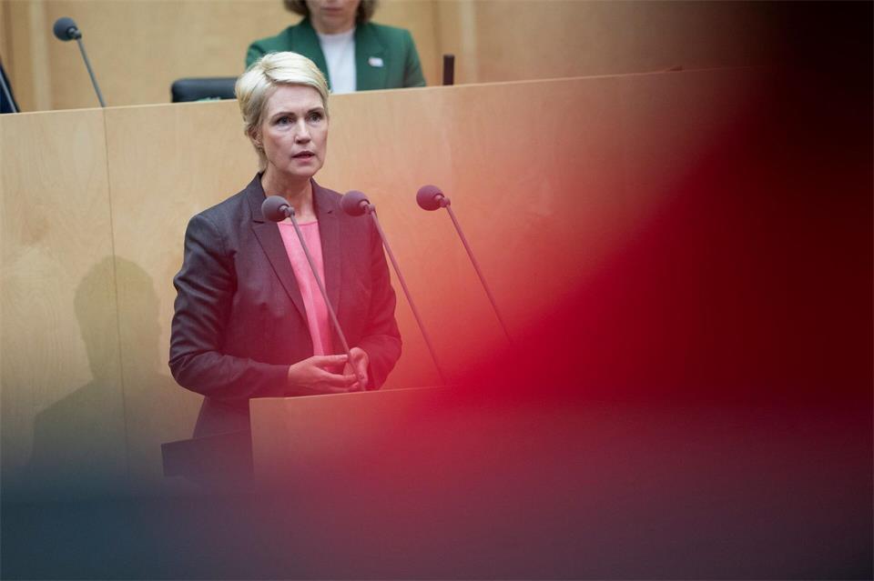 Wäre es nach Schwesig gegangen, hätte der letzte Tankrabat nicht auslaufen dürfen. Christophe Gateau/dpa
