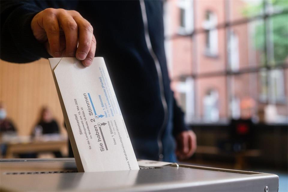 Wäre jetzt Landtagswahl, könnte die schwarz-grüne Landesregierung ihre Arbeit laut der Forsa-Umfrage fortsetzen. (Symbolbild)Marius Becker/dpa