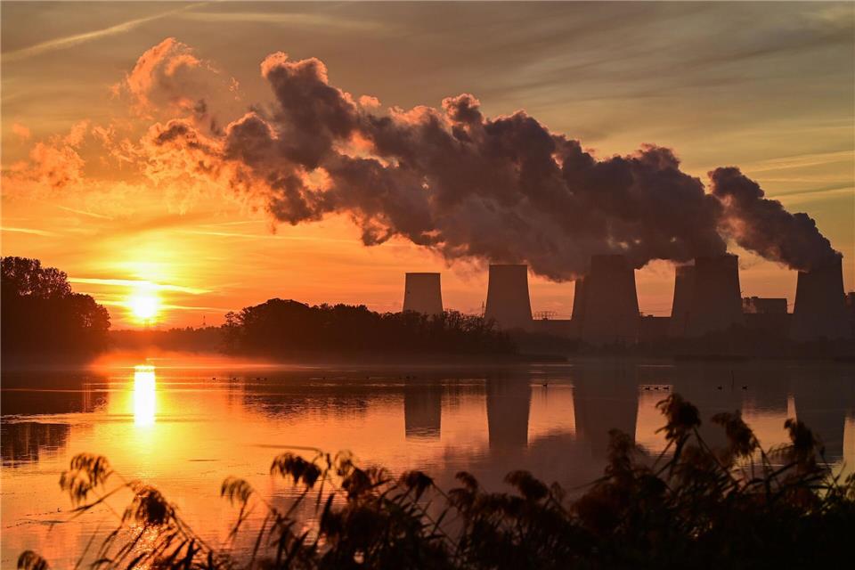 Wärmekraftwerk Jänschwalde: Hier wird Kohle aus dem Tagebau Welzow-Süd verbrannt.Patrick Pleul/dpa/dpa-tmn