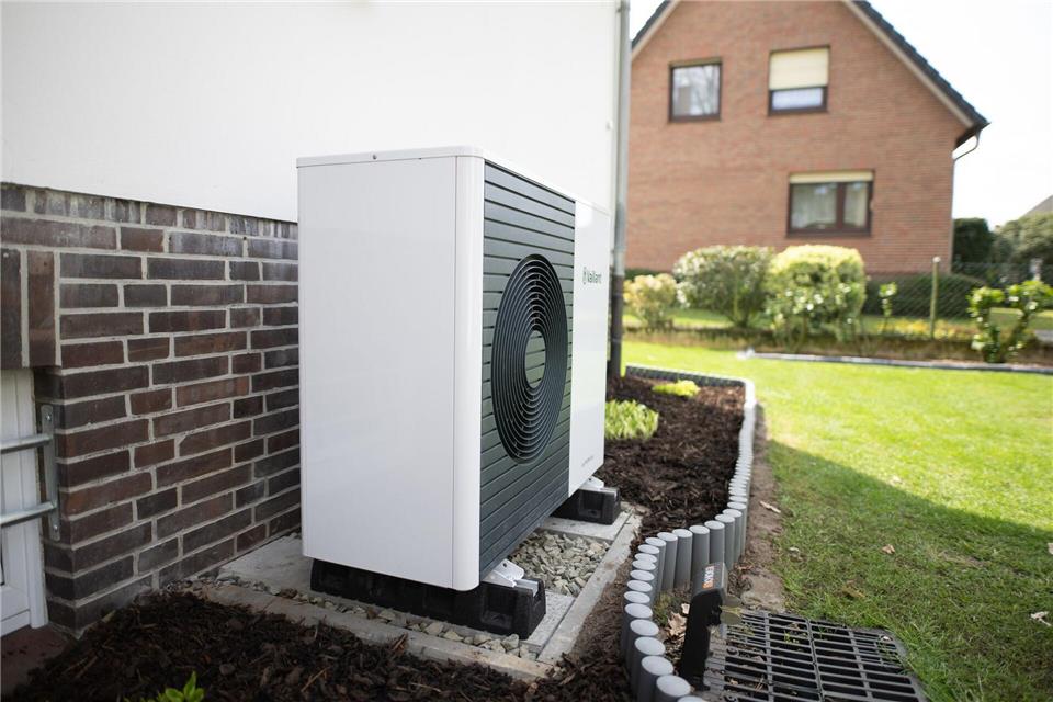 Wärmepumpen arbeiten mit Strom und helfen, den Bedarf an fossiler Energie in Deutschland zu verringern. (Archivbild)picture alliance/dpa