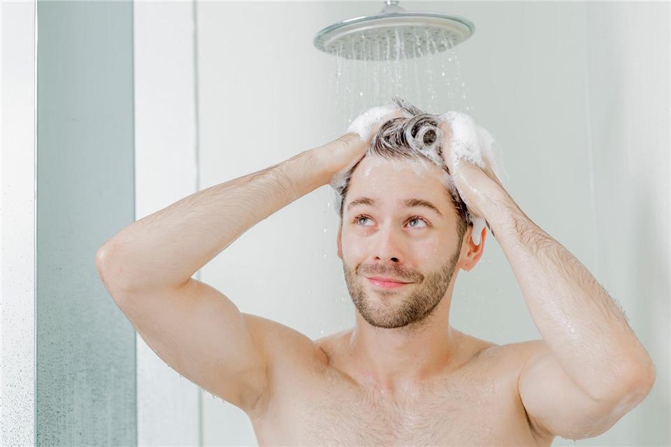 Wärmetauscher in der Dusche nutzen warmes Abwasser, um Energie zu sparen.Monique Wüstenhagen/dpa-tmn