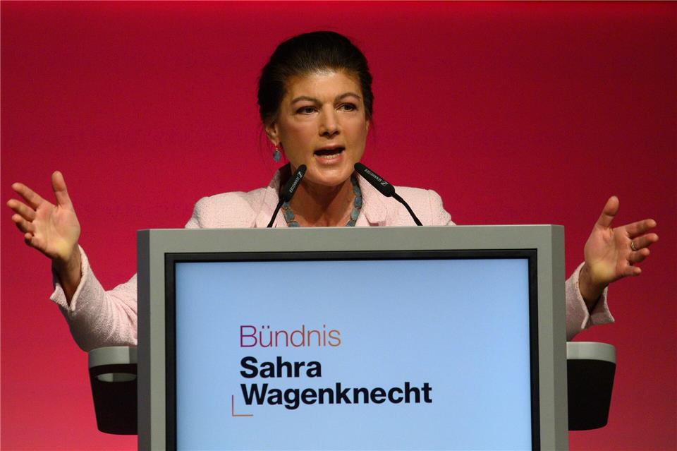 Wagenknecht sprach beim Parteitag fast eine Stunde - auch eine Abrechnung mit der Regierung und der Opposition.Klaus-Dietmar Gabbert/dpa