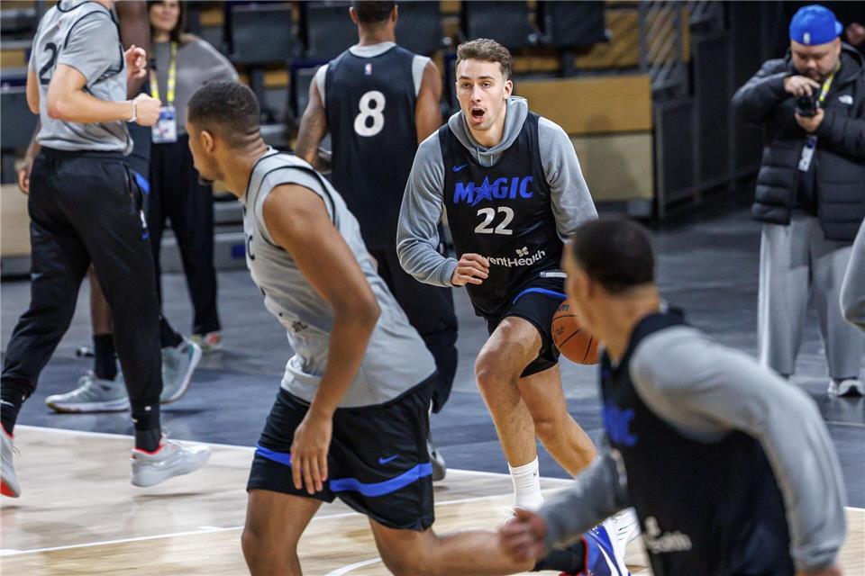 Wagner ist mit der NBA in Berlin.Andreas Gora/dpa