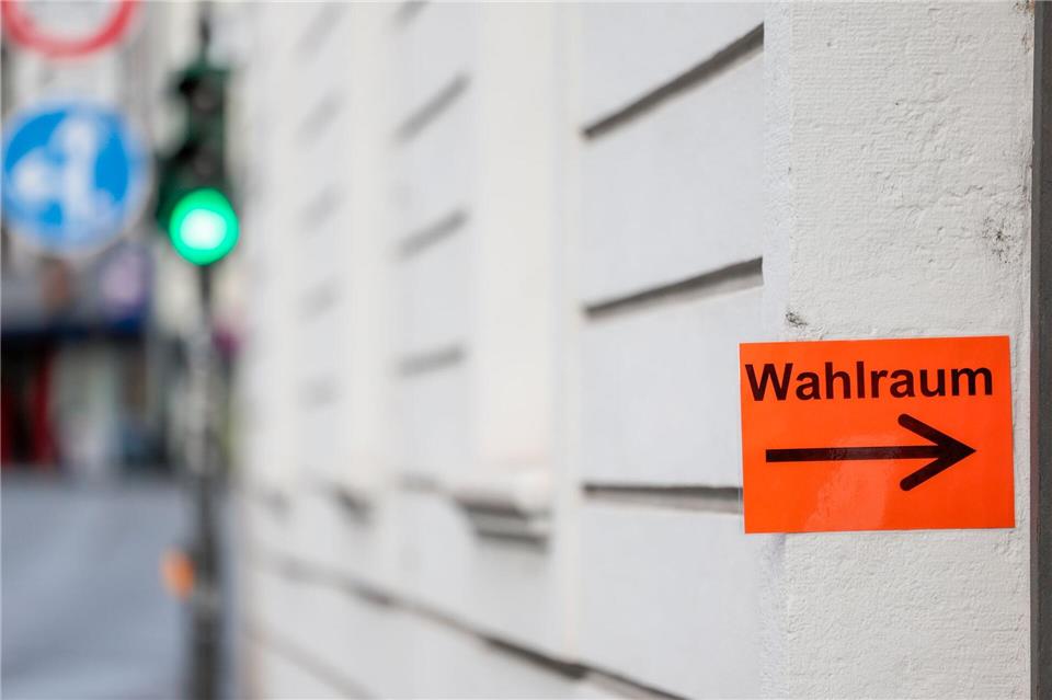NRW-Kommunalwahl: Wahllokale geöffnet Wahlen in Nordrhein-Westfalen werden stets mit besonders großer Spannung beobachtet: Wie verschieben sich die Gewichte zwischen den Parteien? Thomas Banneyer/dpa