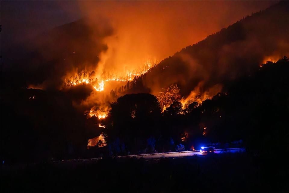 Waldbrände verursachen hohe Kohlenstoff-Emissionen. (Archivbild)Adrián Irago/EUROPA PRESS/dpa