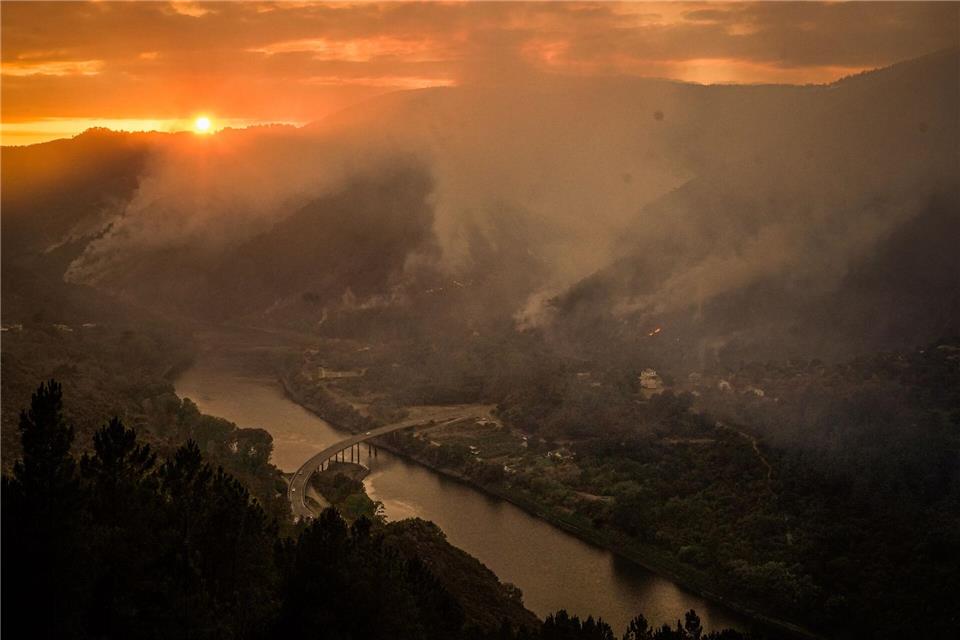 Waldbrände verursachen hohe Kohlenstoff-Emissionen. (Archivbild)Adrián Irago/EUROPA PRESS/dpa