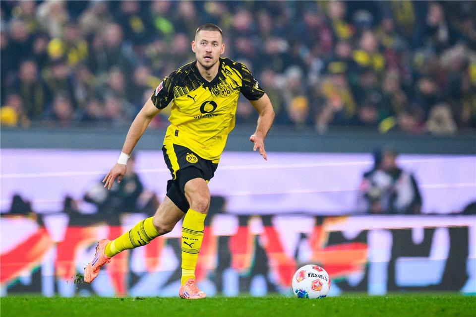 Waldemar Anton soll die BVB-Abwehr in Bergamo zusammenhalten. (Archivbild)Tom Weller/dpa