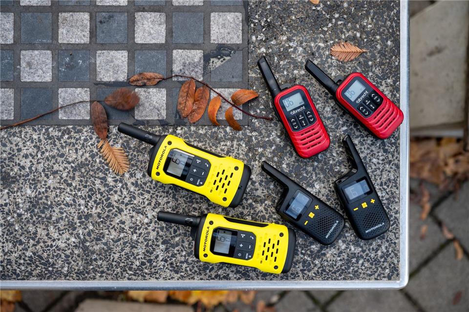 Walkie-Talkies gibt es in allen Preisklassen, ein einfaches Set bekommt man schon für 20 bis 50 Euro.Nico Tapia/dpa-tmn