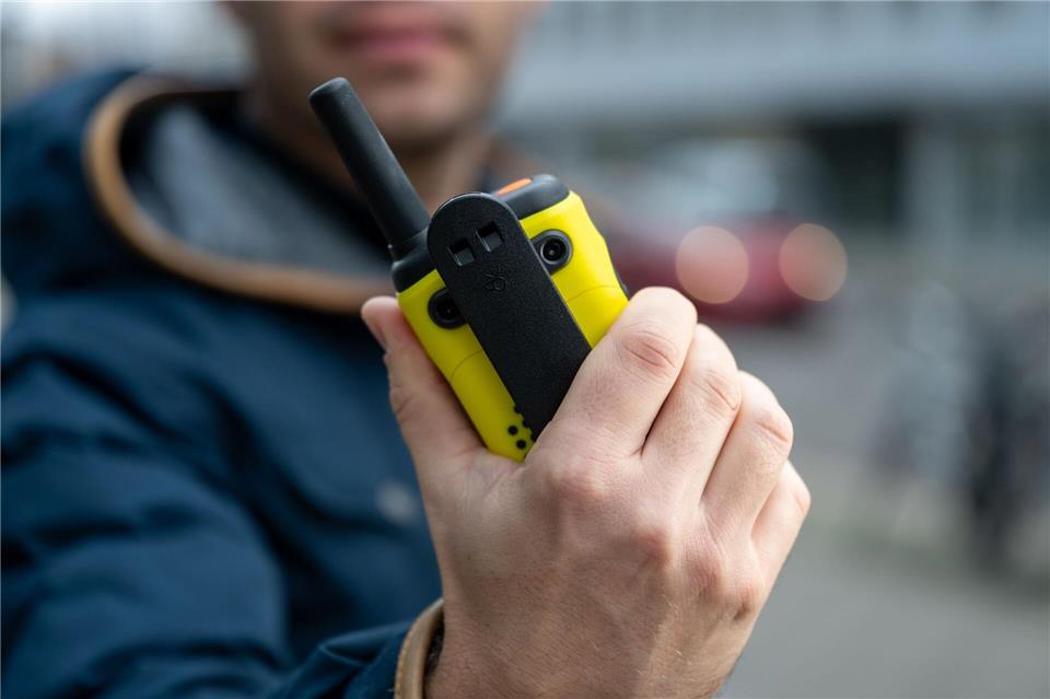 Walkie-Talkies sind kompakt, liegen gut in der Hand.Nico Tapia/dpa-tmn