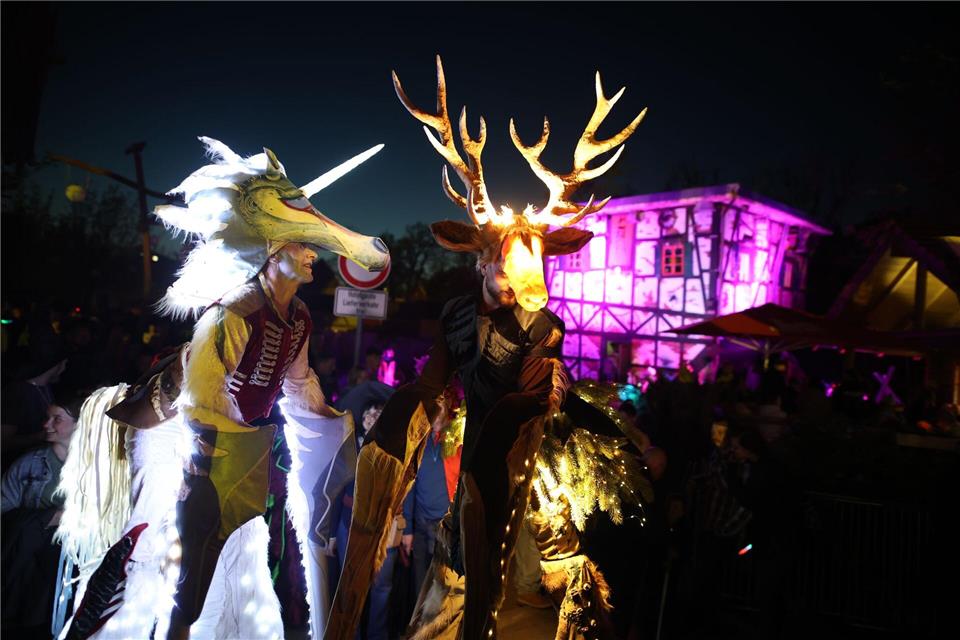 Walpurgis wird jedes Jahr bis tief in die Nacht gefeiert. (Archivbild)Matthias Bein/dpa
