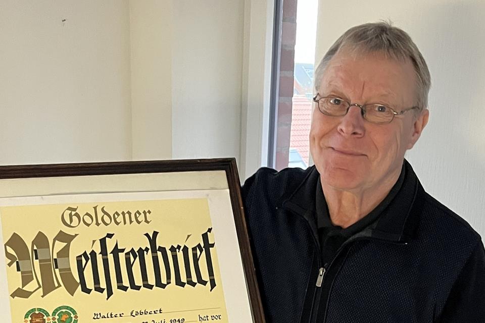 Walter Löbbert hat den Goldenen Meisterbrief erhalten.