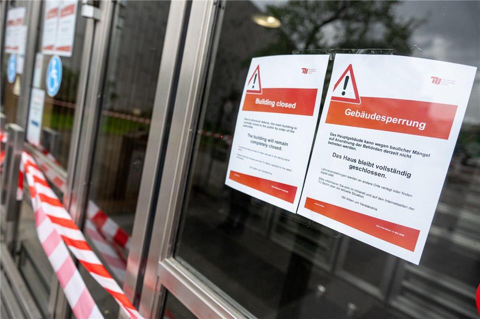 Wann Studierende das Hauptgebäude wieder nutzen können, ist unklar. (Archivbild)Fabian Sommer/dpa