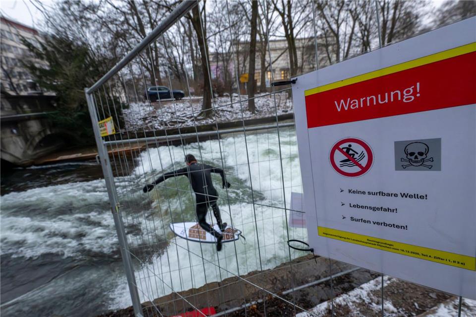 Wann offiziell wieder gesurft werden darf? Unklar. Peter Kneffel/dpa