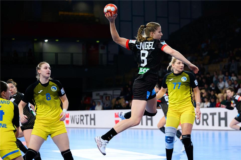 Handballerinnen verlieren WM-Test gegen die Niederlande War beste deutsche Werferin gegen die Niederlande: Nina Engel. (Archivbild)Marco Wolf/dpa
