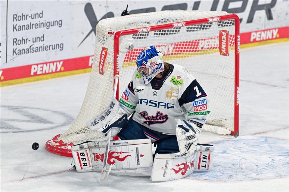 War einer der Titelgaranten für die Eisbären Berlin: Torhüter Jonas Stettmer. (Archivbild)Uwe Anspach/dpa