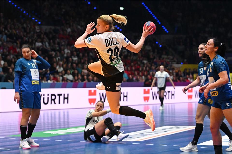 War gegen Serbien sehr treffsicher: Linksaußen Antje Döll.Marijan Murat/dpa