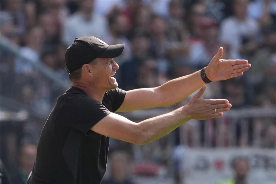 War mit der Chancenauswertung unzufrieden: St. Paulis Cheftrainer Alexander Blessin Marcus Brandt/dpa