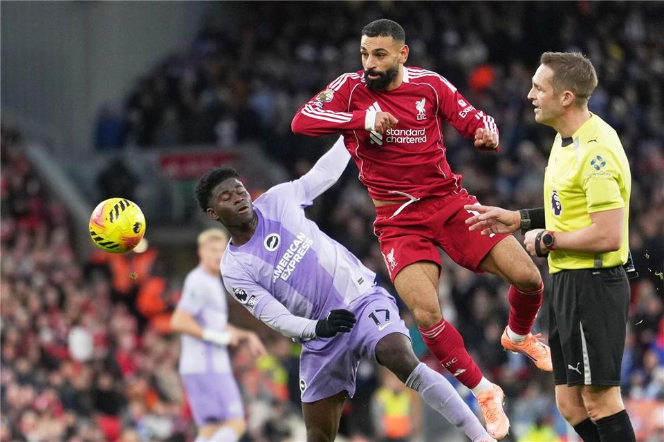 War nach seiner Einwechslung um Offensivaktionen bemüht: Mohamed Salah (in Rot).Jon Super/AP/dpa
