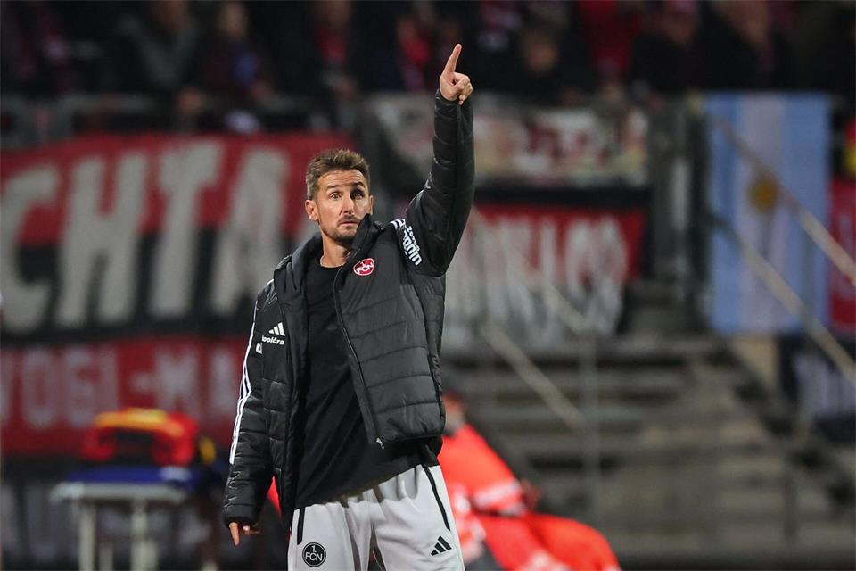 War stolz auf seine Nürnberger: Trainer Miroslav Klose.Daniel Karmann/dpa