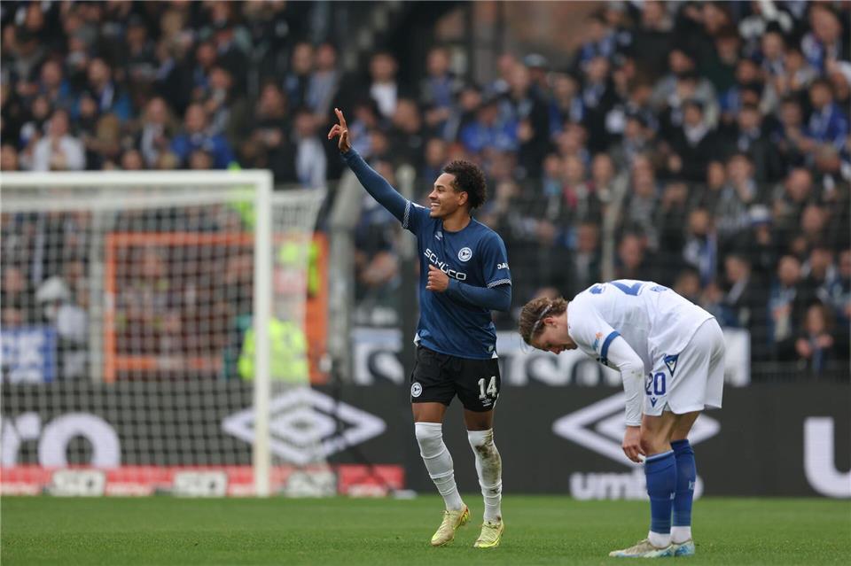 War vom KSC nicht zu stoppen: Monju Momuluh.Friso Gentsch/dpa